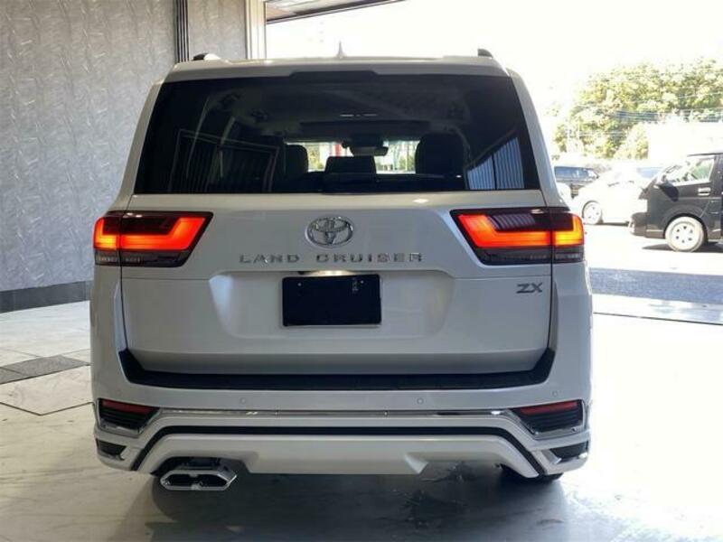 LAND CRUISER