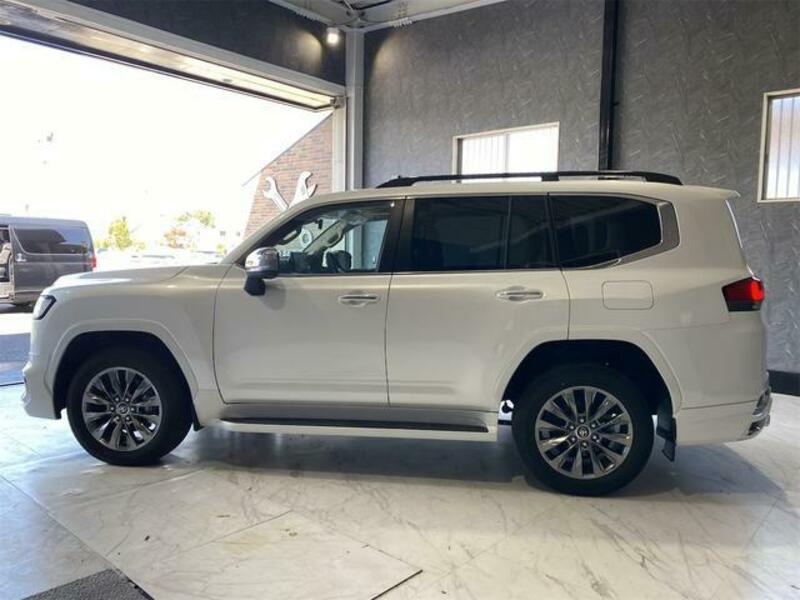 LAND CRUISER
