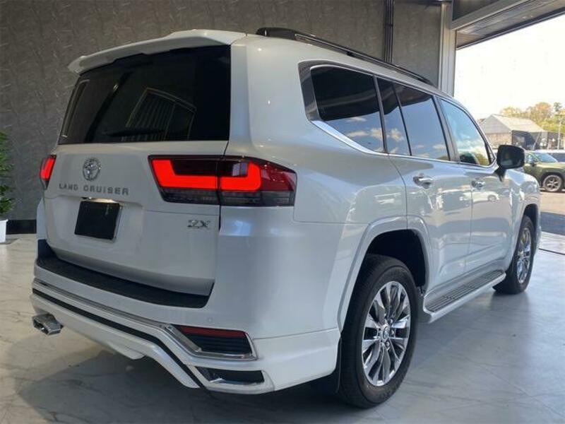 LAND CRUISER