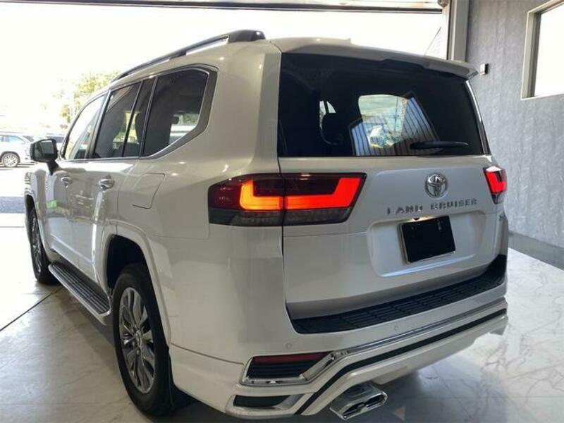 LAND CRUISER