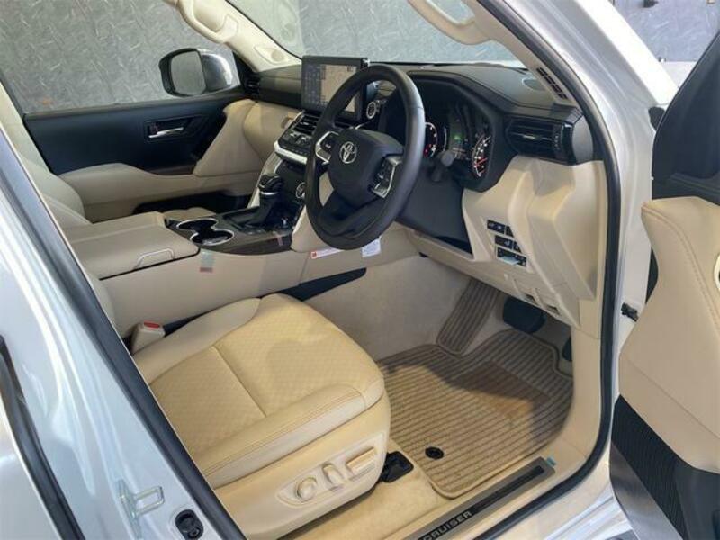 LAND CRUISER