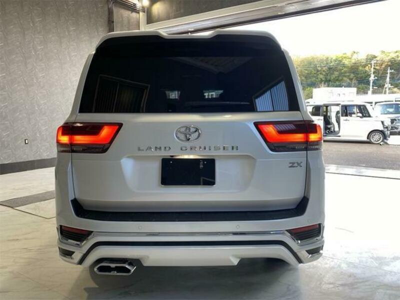 LAND CRUISER