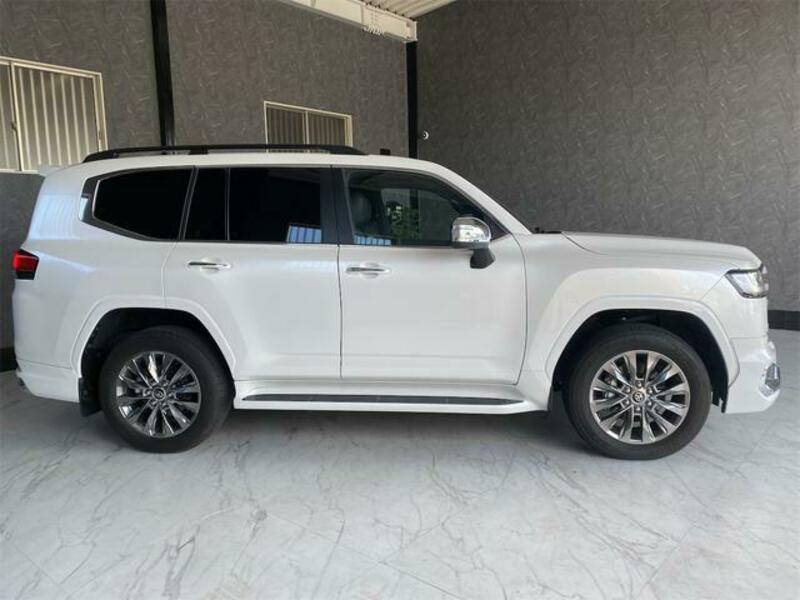LAND CRUISER