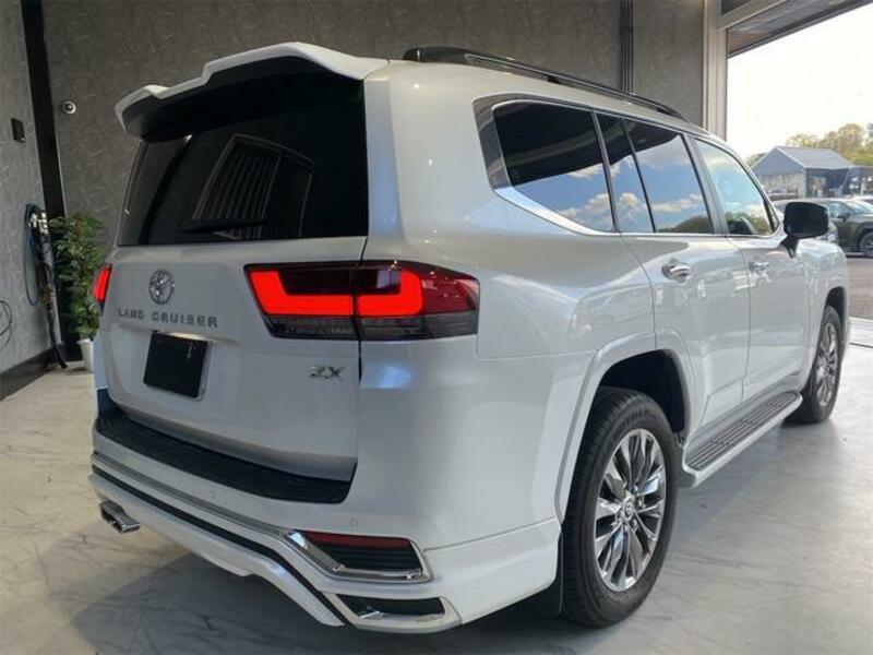 LAND CRUISER