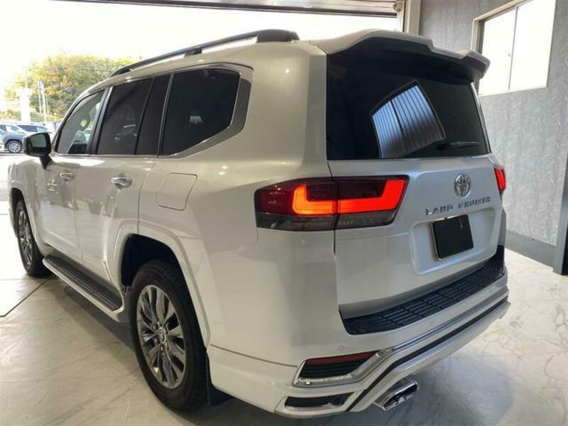 LAND CRUISER