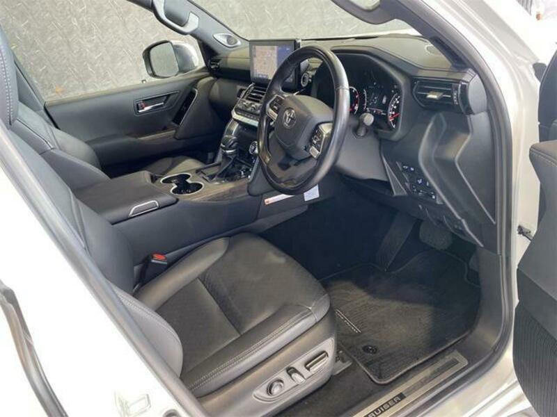 LAND CRUISER