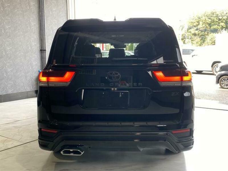 LAND CRUISER
