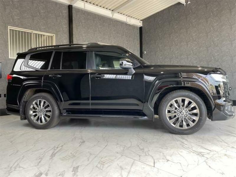 LAND CRUISER