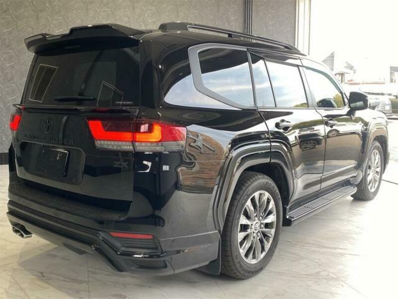 LAND CRUISER