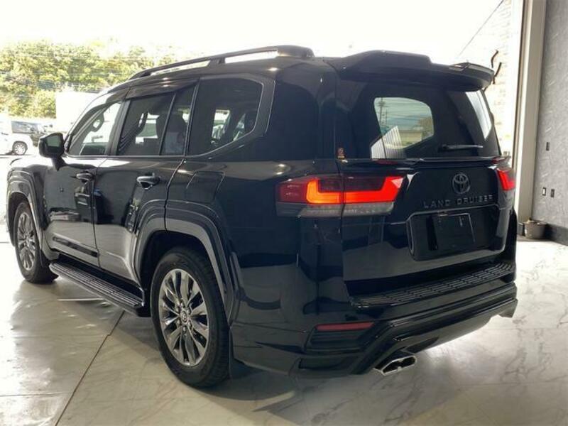 LAND CRUISER