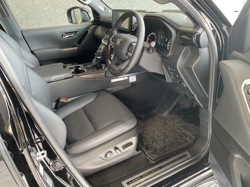 LAND CRUISER