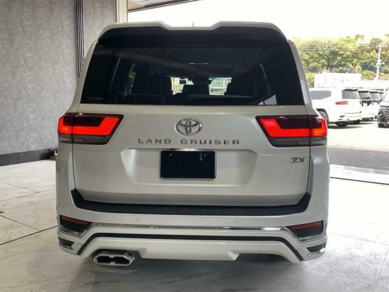 LAND CRUISER