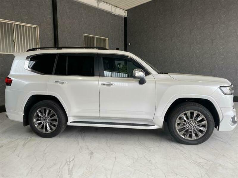 LAND CRUISER