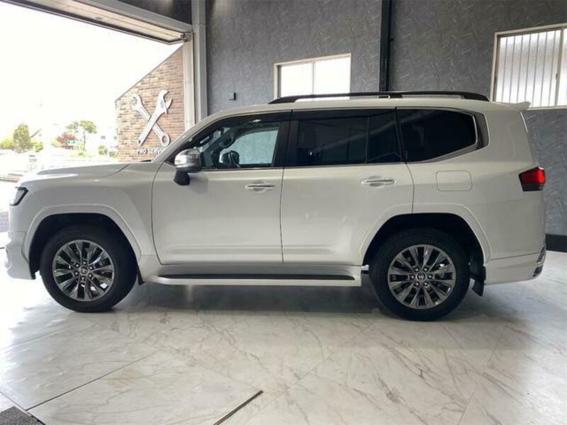LAND CRUISER