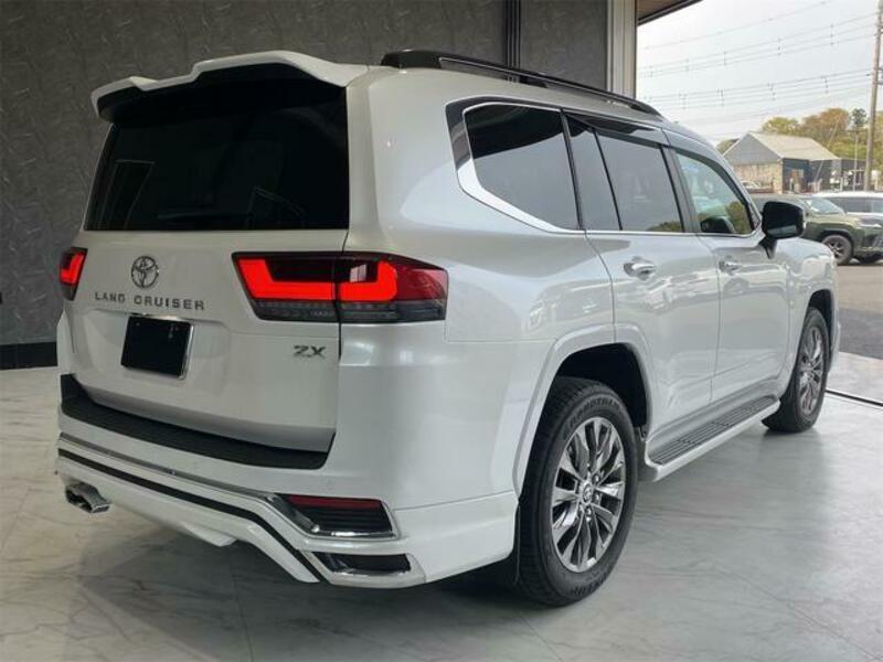 LAND CRUISER