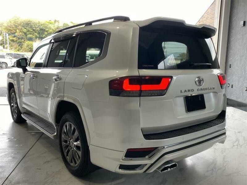 LAND CRUISER