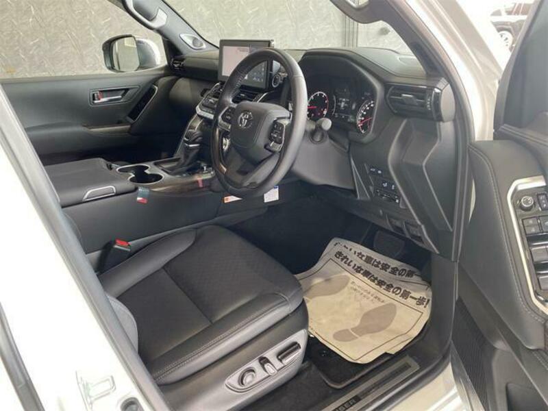 LAND CRUISER