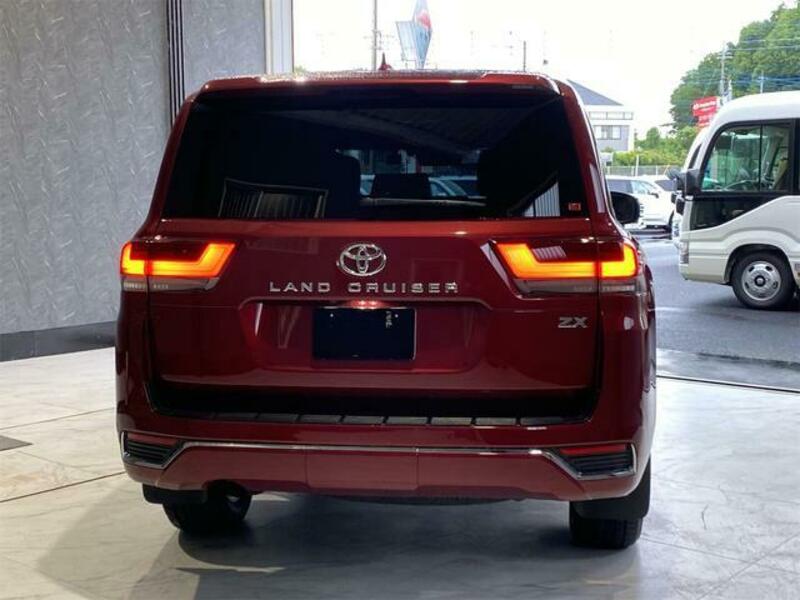 LAND CRUISER