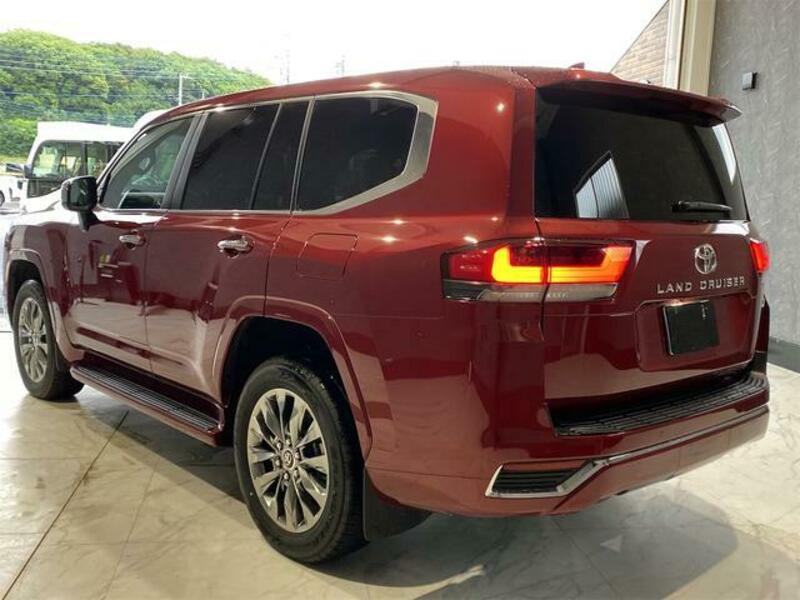 LAND CRUISER