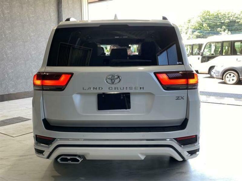 LAND CRUISER