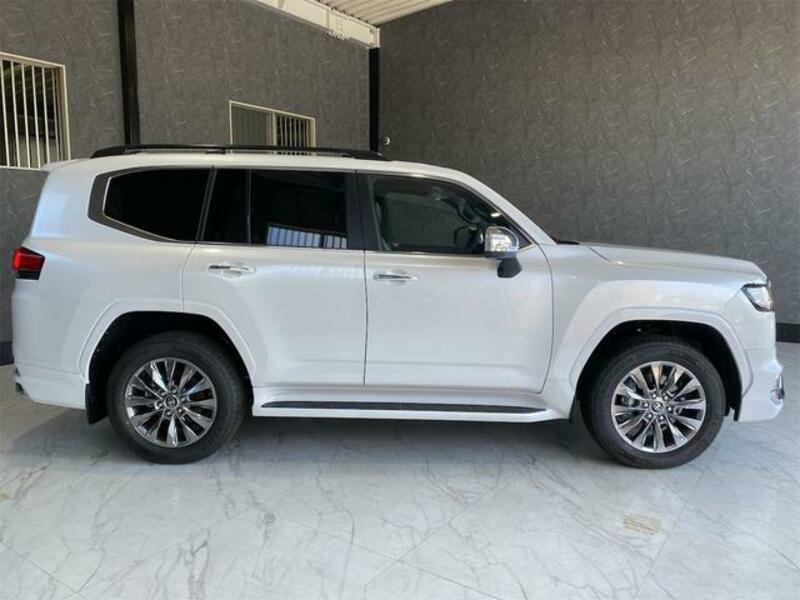 LAND CRUISER