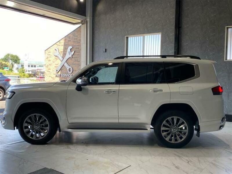 LAND CRUISER