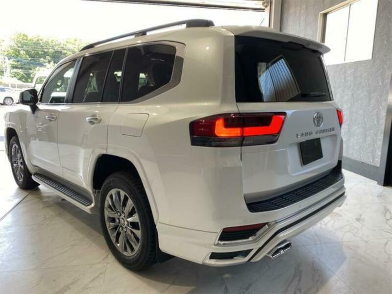 LAND CRUISER