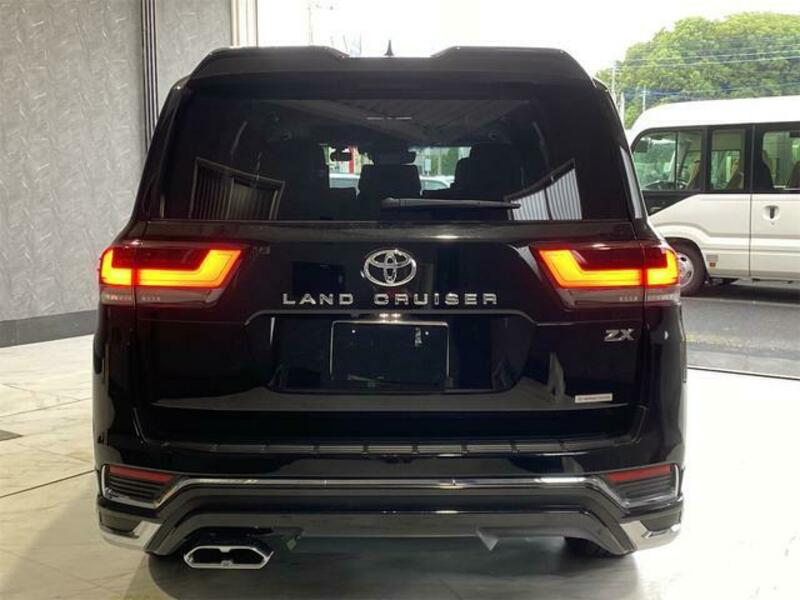 LAND CRUISER