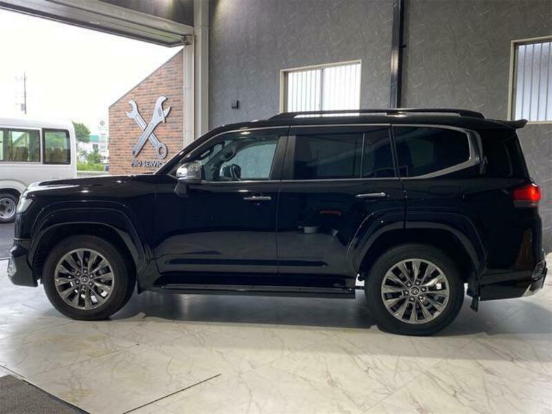 LAND CRUISER