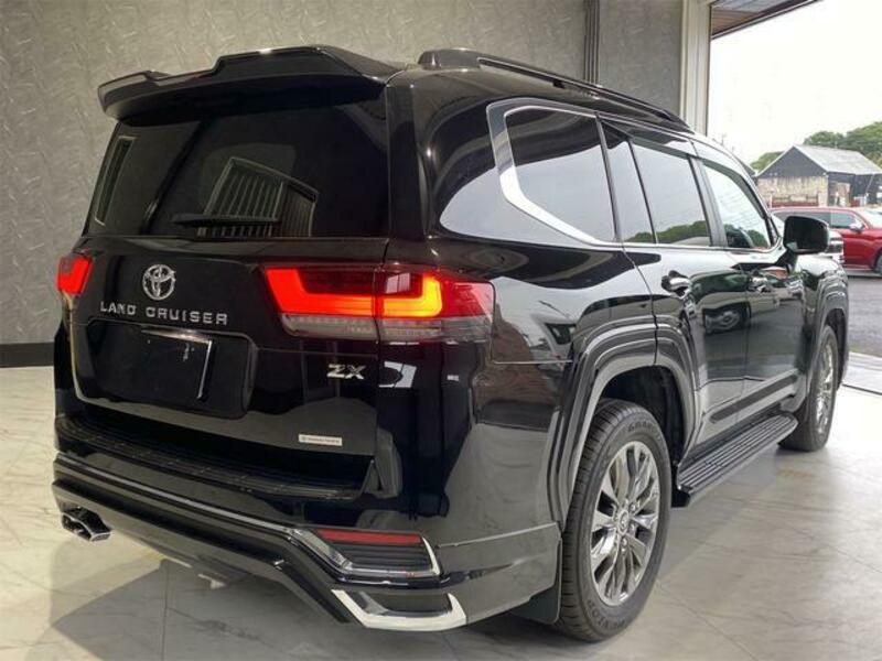 LAND CRUISER