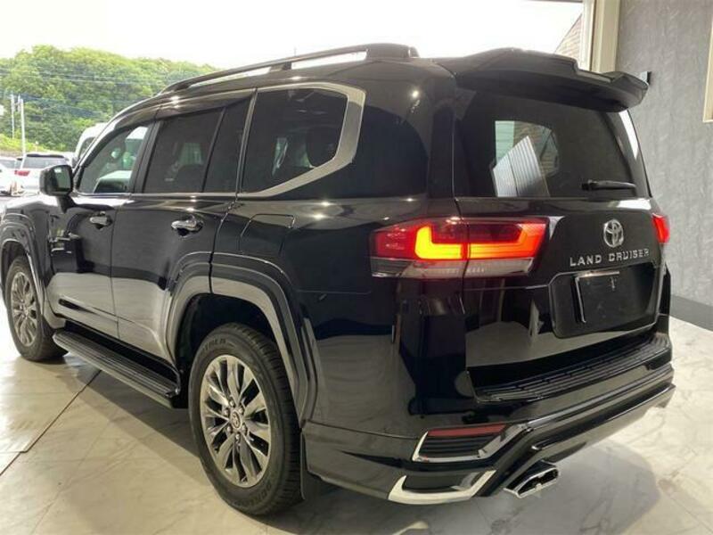 LAND CRUISER