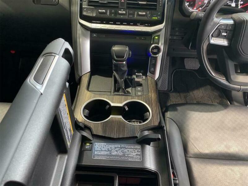 LAND CRUISER