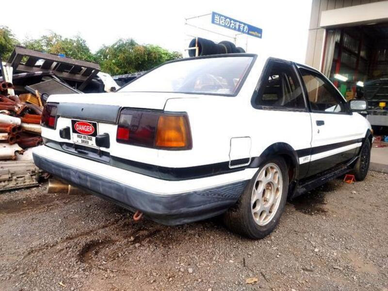 COROLLA LEVIN