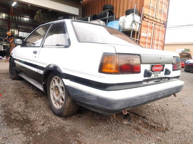 COROLLA LEVIN