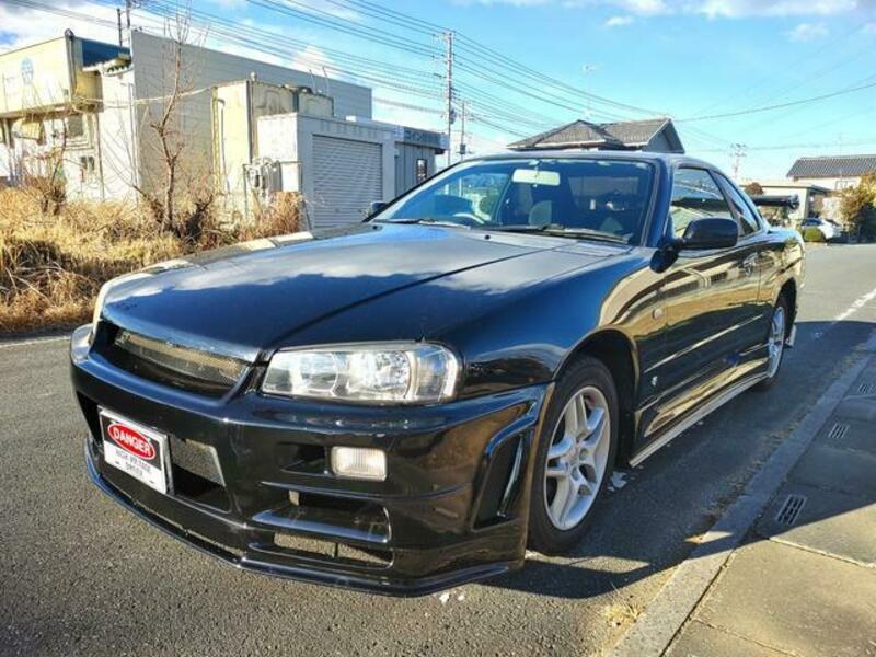 NISSAN SKYLINE