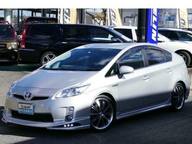TOYOTA PRIUS