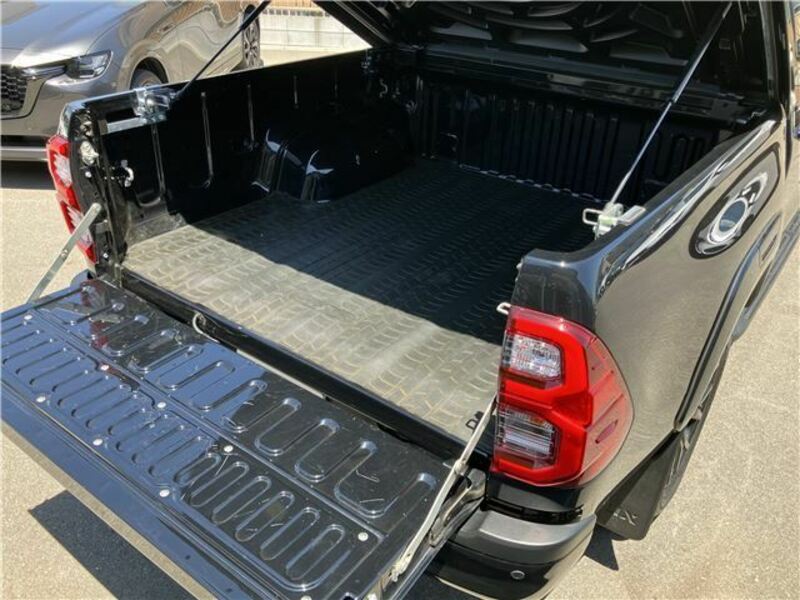 HILUX