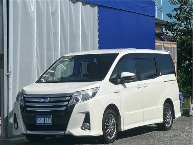 TOYOTA NOAH