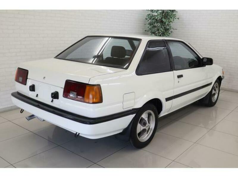 COROLLA LEVIN