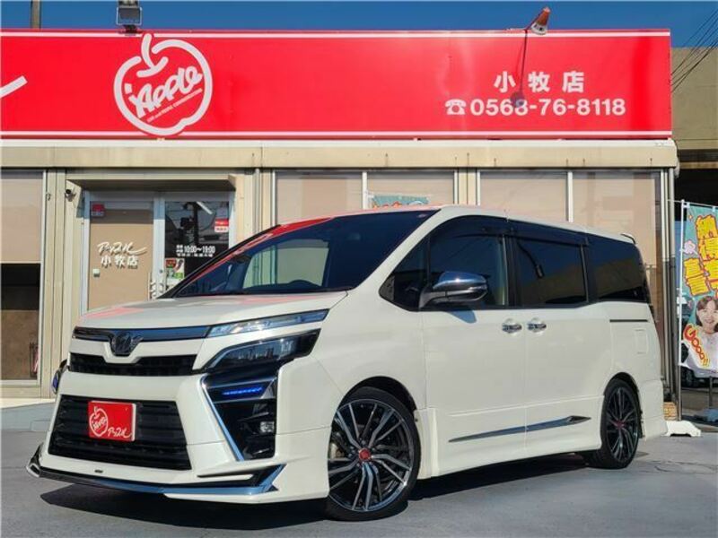 TOYOTA VOXY