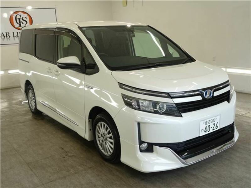TOYOTA VOXY
