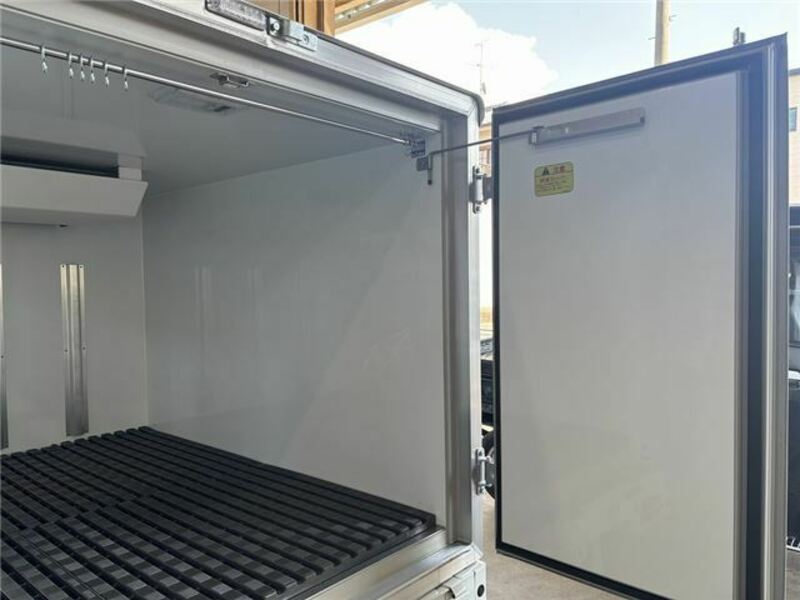 CLIPPER TRUCK