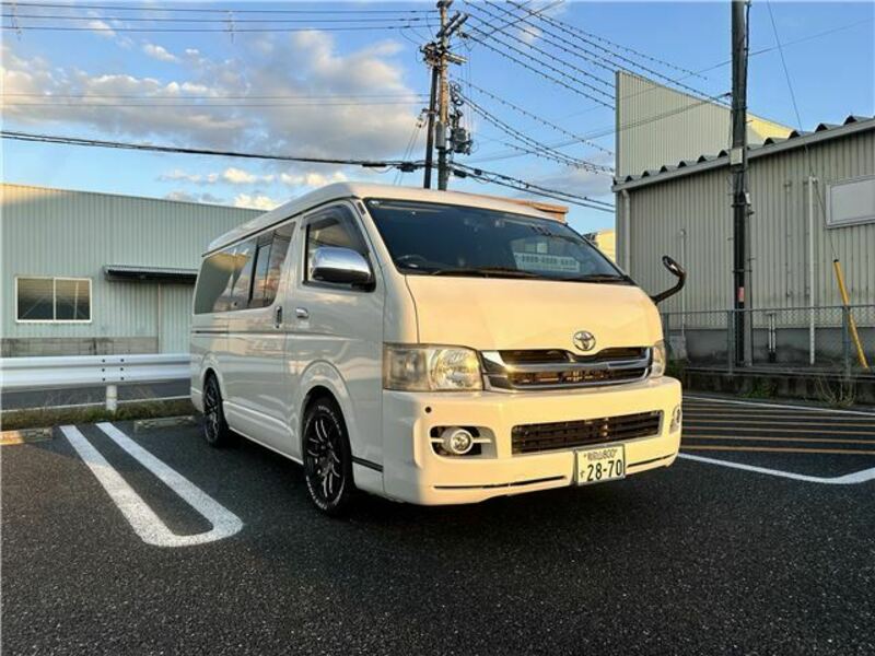 TOYOTA HIACE