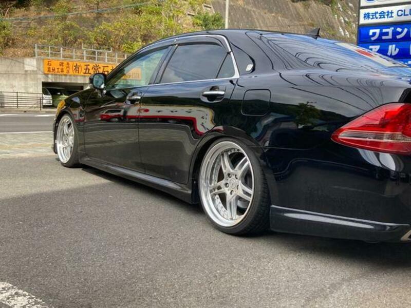CROWN