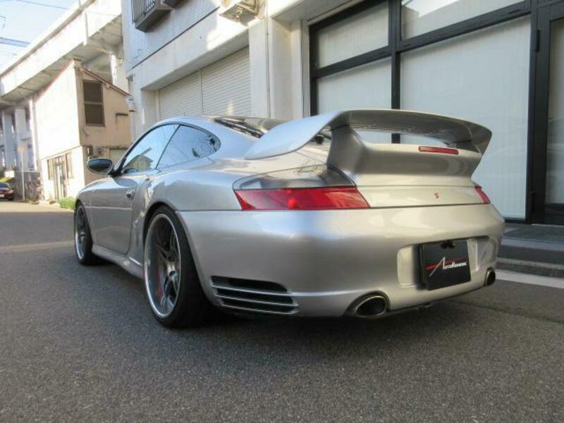 911