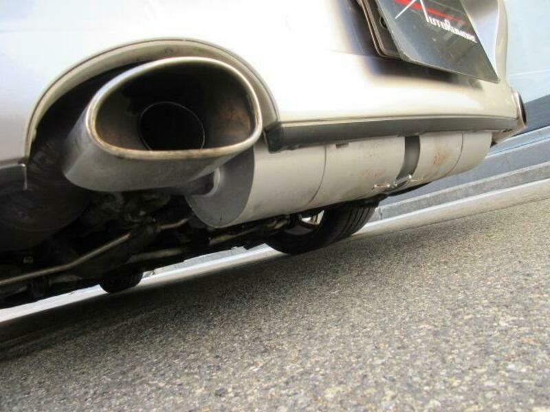 911