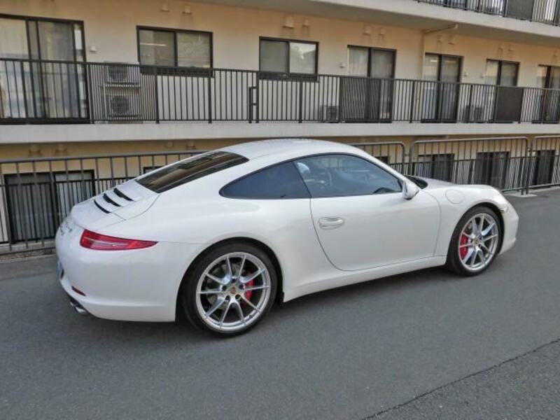 911