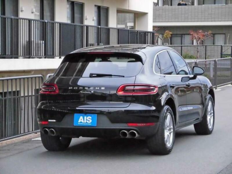 MACAN