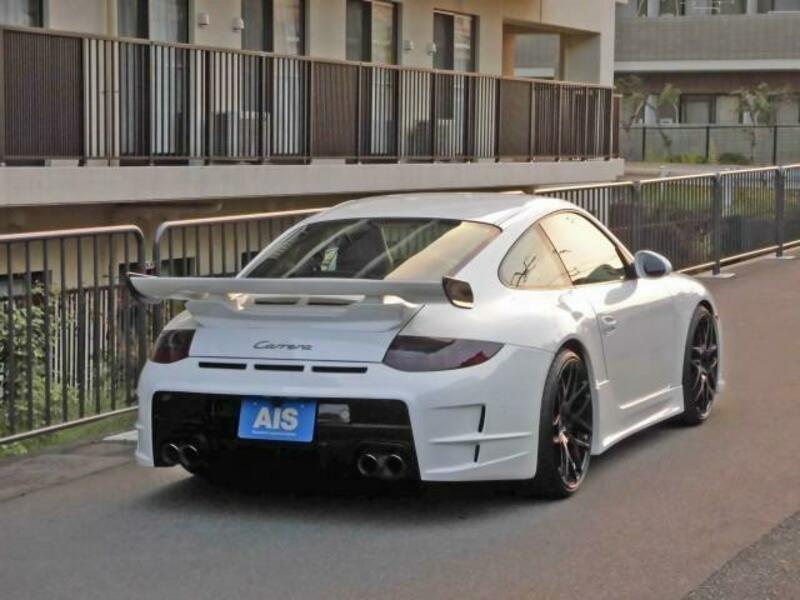911