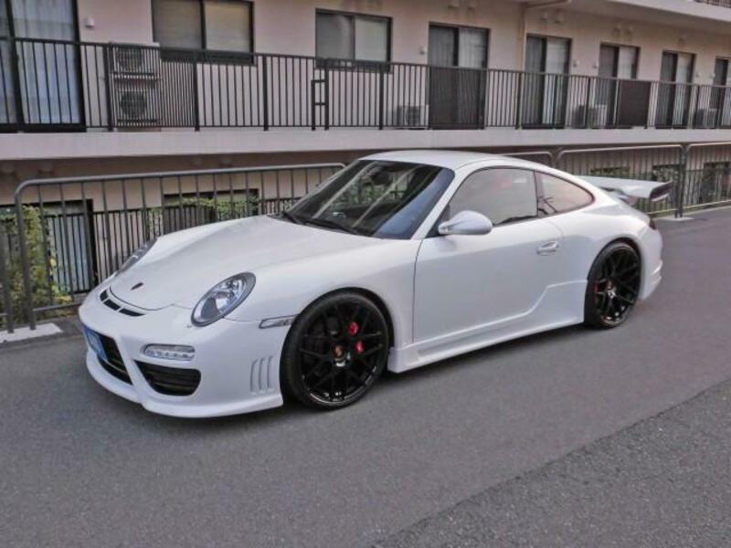 911
